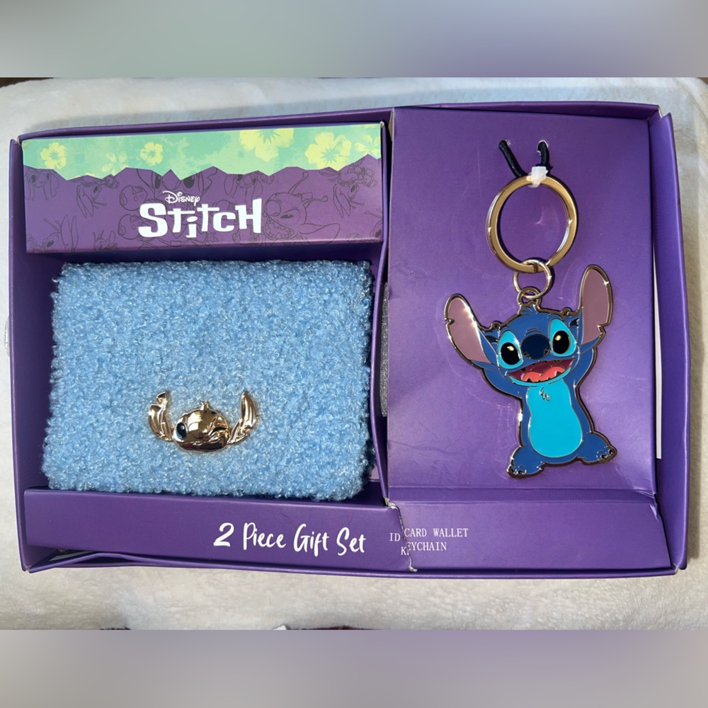 Disney Stitch  Wallet and Keychain Gift Set